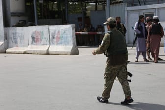 Soldat in Kabul (Archivbild): Dort ist es zu einer Explosion gekommen. Hintergründe sind noch unklar.