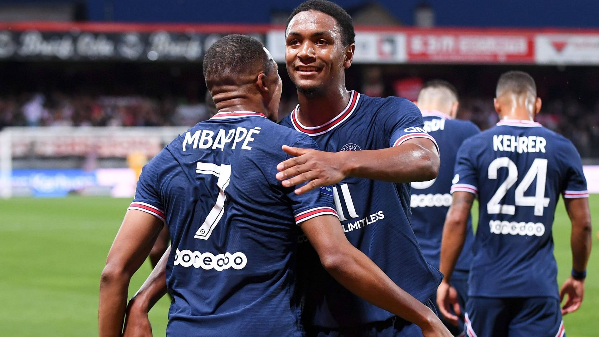 Nicht mehr im PSG-Trikot: Abdou Diallo (M.), hier beim Torjubel mit Kylian Mbappé.