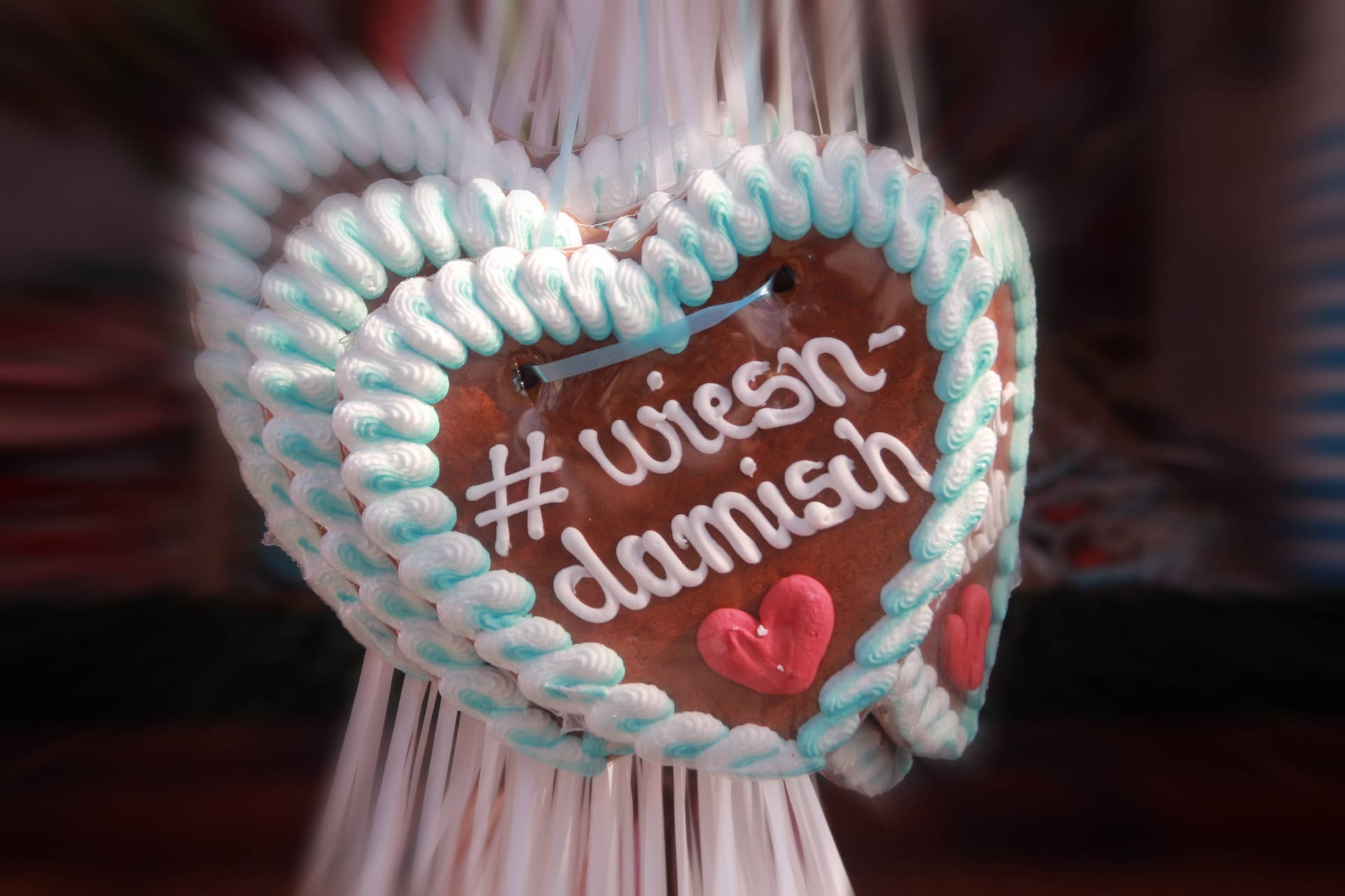 Ein Lebkuchenherz zum Oktoberfest in München (Symbolbild): Was hat es mit dem Namen "Wiesn" eigentlich auf sich?