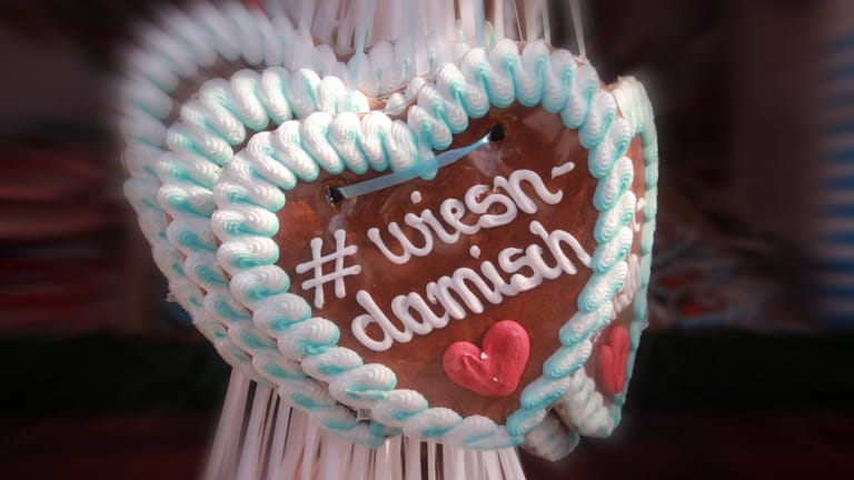 Ein Lebkuchenherz zum Oktoberfest in München (Symbolbild): Was hat es mit dem Namen "Wiesn" eigentlich auf sich?