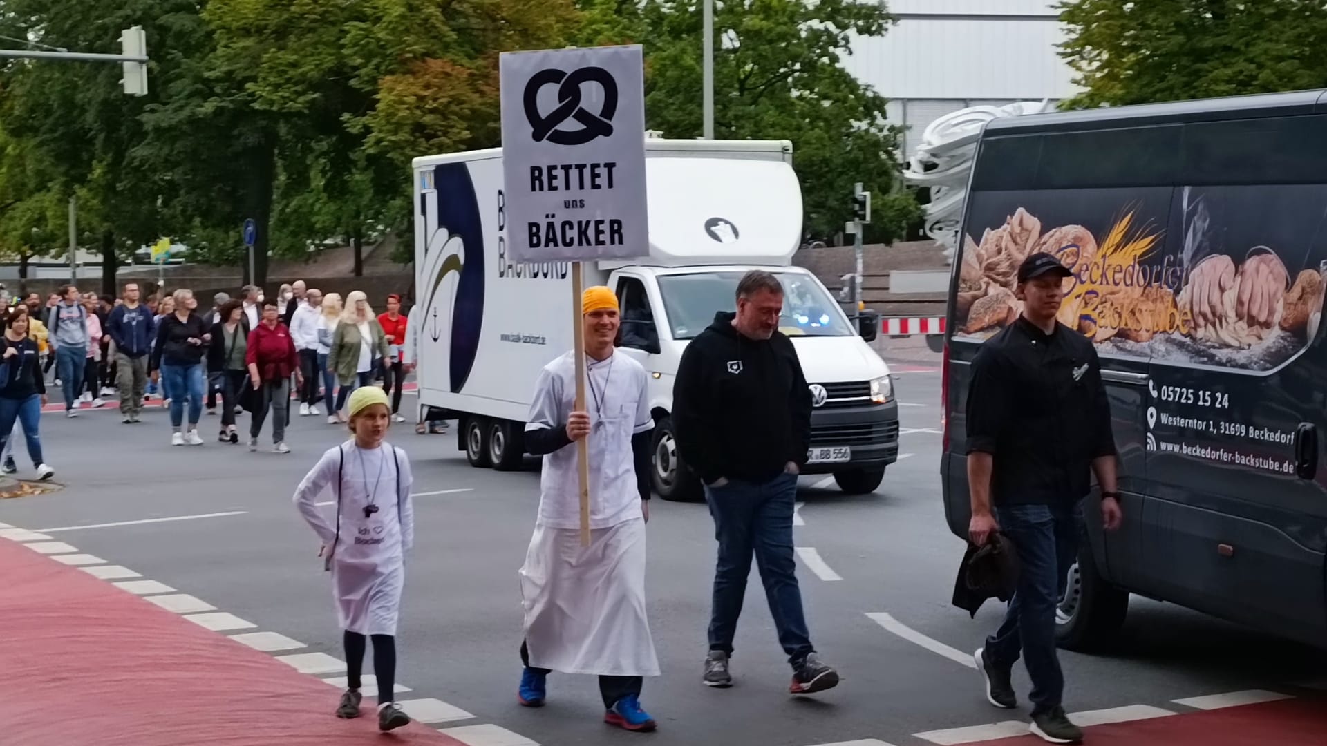 Dem Protestzug durch die Innenstadt schlossen sich Bäcker auch anderen Bundesländern an. So zum Beispiel eine Traditionsbäckerei aus Nordrhein-Westfalen.