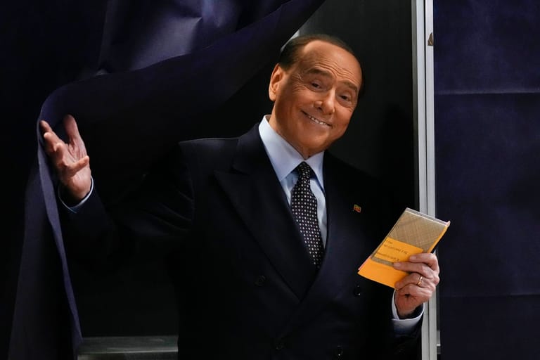 Silvio Berlusconi: Die Partei des ehemaligen italienischen Ministerpräsidenten ist mit der CDU/CSU teil der konservativen EVP-Fraktion im europäischen Parlament.