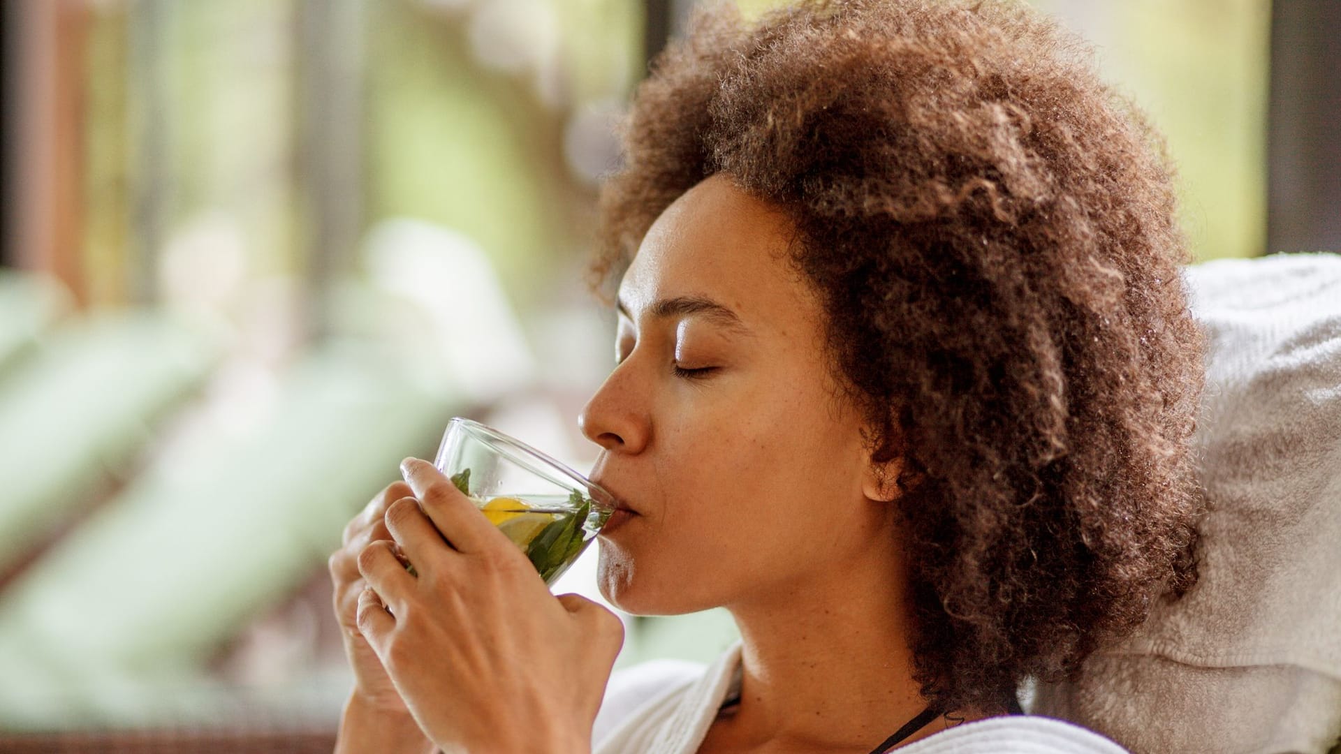 Detox: Wer die Entgiftungskur macht, nimmt nur Wasser, Tees und Gemüsesäfte zu sich.