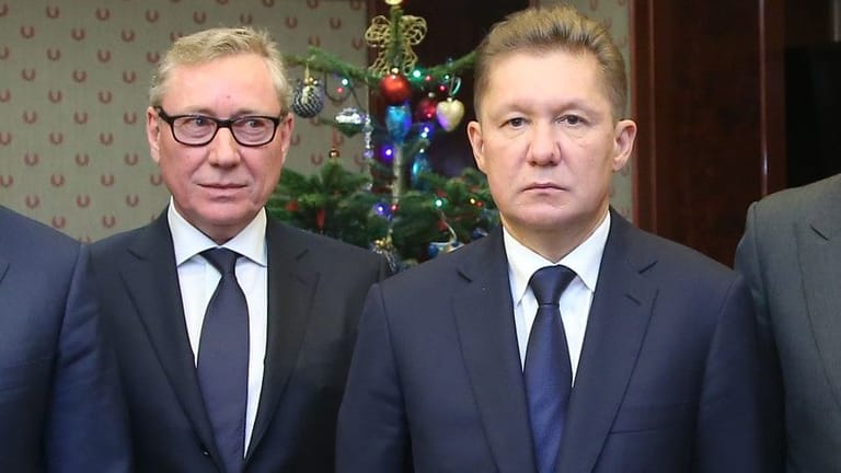 Der Gazprom-Chef Alexej Miller (rechts) und Ivan Shabalov stehen beide auf der Sanktionsliste der EU (Archivbild): Shabalov hat wie Milliardär und Putin-Freund Alischer Usmanow große Vermögen am Tegernsee.