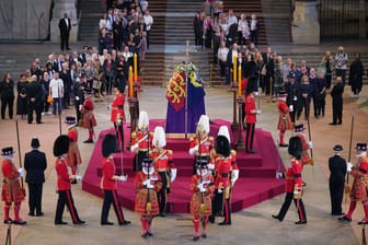In der Westminster Hall konnten Trauergäste den Sarg von Queen Elizabeth II. besuchen.