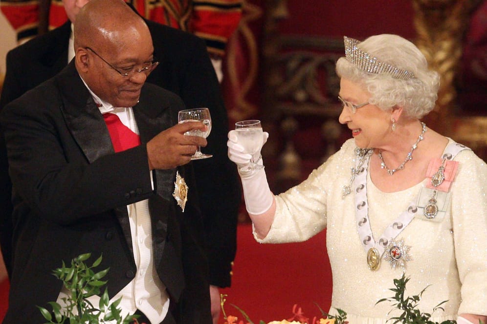 Die Queen traf 2010 den südafrikanischen Präsidenten Jacob Zuma.