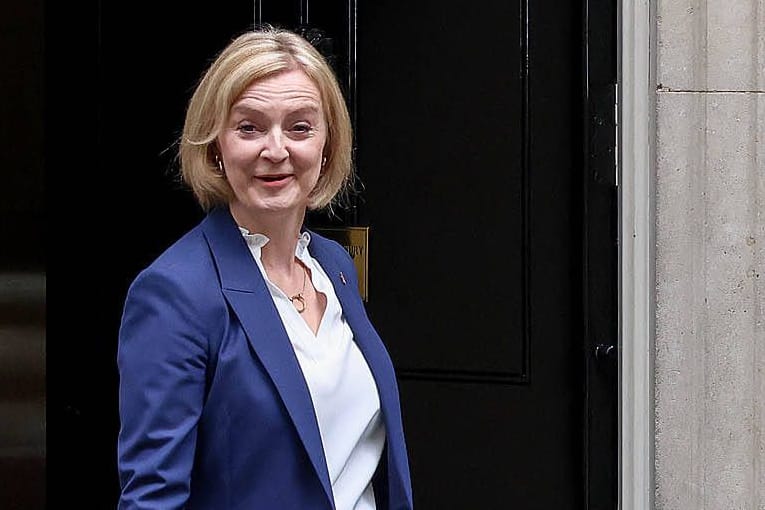 Liz Truss verlässt ihren Amtssitz: Ihr Stabschef soll vom FBI befragt worden sein.