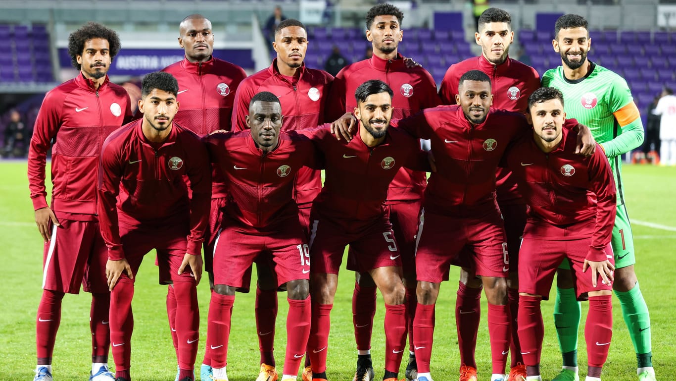 Die Nationalmannschaft Katars vor einem Länderspiel im September.