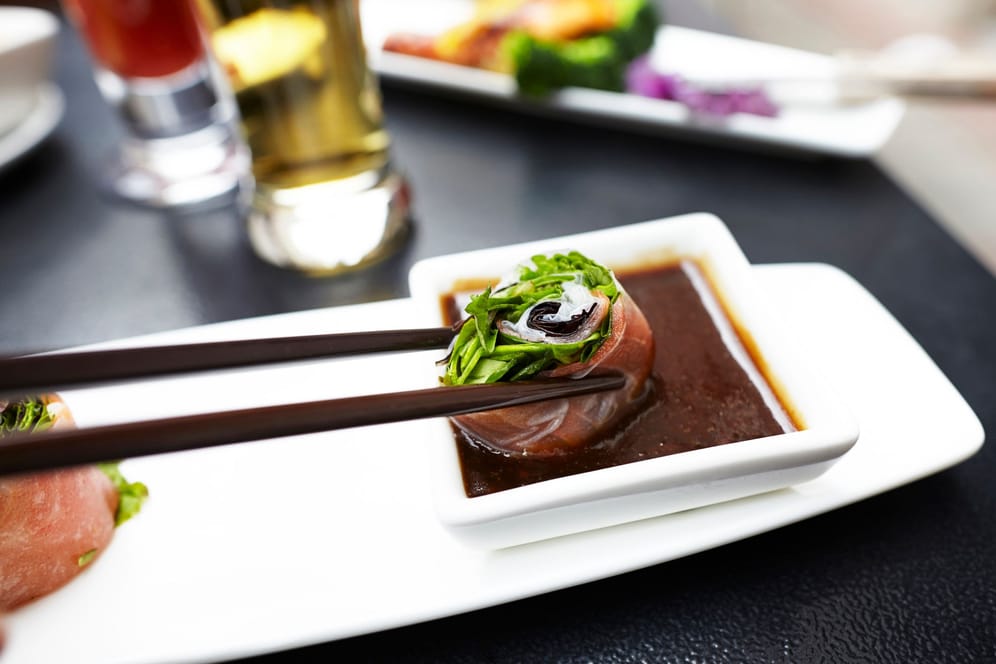 Hoisin Sauce: Die ostasiatische Sauce gibt Gerichten einen süßlich-pikanten Geschmack.