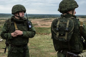 Belarussische Soldaten (Archivbild): Eine aktive Einmischung in den Ukraine-Krieg soll es nicht geben.
