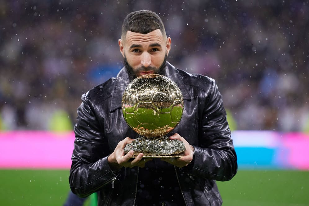 Karim Benzema mit dem Ballon d'Or: Die Auszeichnung kostet Real Madrid eine hohe Summe.