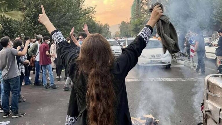 Demonstration in Karaj, Iran: Die Protestwelle hält das Land seit knapp drei Wochen in Atem.