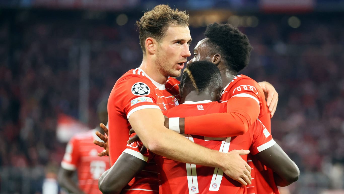 Leon Goretzka, Sadio Mané und Alphonso Davies (v. l. n. r.): Die Münchner sind Tabellenerster.