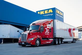 Fahrerloser Lkw: Ikea lässt seine Produkte in Texas von einem autonomen Truck transportieren.