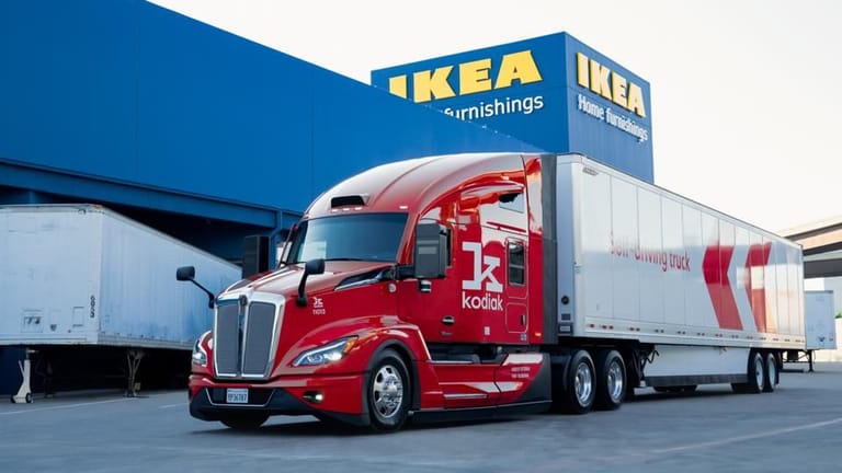 Fahrerloser Lkw: Ikea lässt seine Produkte in Texas von einem autonomen Truck transportieren.