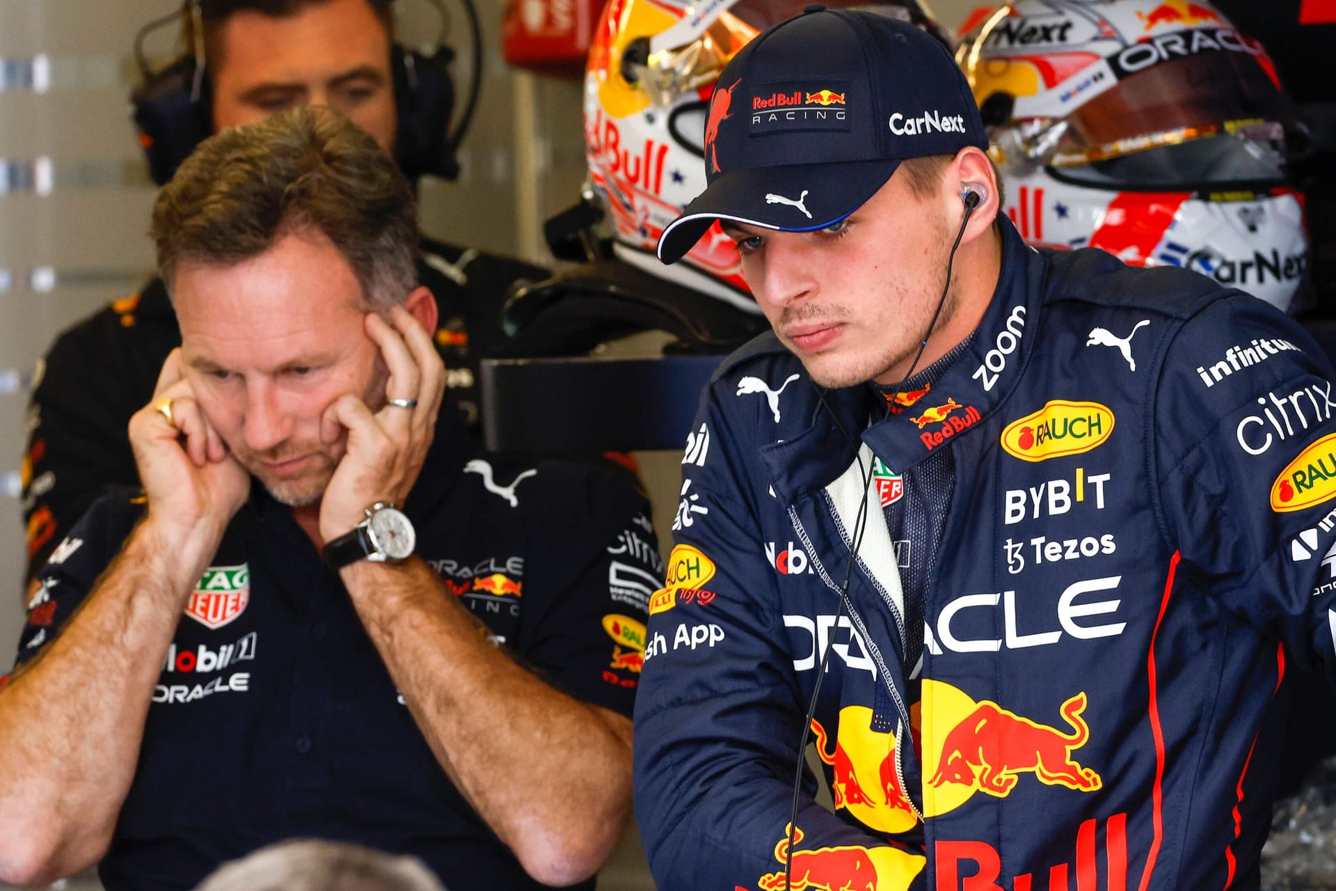 Klare Worte: Red-Bull-Teamchef Christian Horner (l.) mit Fahrer Max Verstappen.