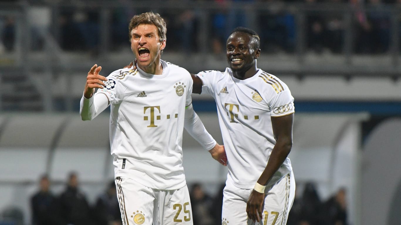 Die beiden Torschützen Thomas Müller (l.) und Sadio Mané: Der deutsche Nationalspieler war gerade erst nach einer Corona-Infektion zurückgekehrt.