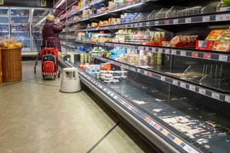 Leere Regale in einem Supermarkt (Symbolfoto): Insgesamt acht Gemeinden gehören zum Landkreis Verden.