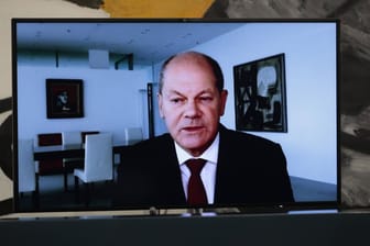 Olaf Scholz (SPD): Der Bundeskanzler war wegen einer Corona-Erkrankung zuletzt per Video bei einer Pressekonferenz zugeschaltet.