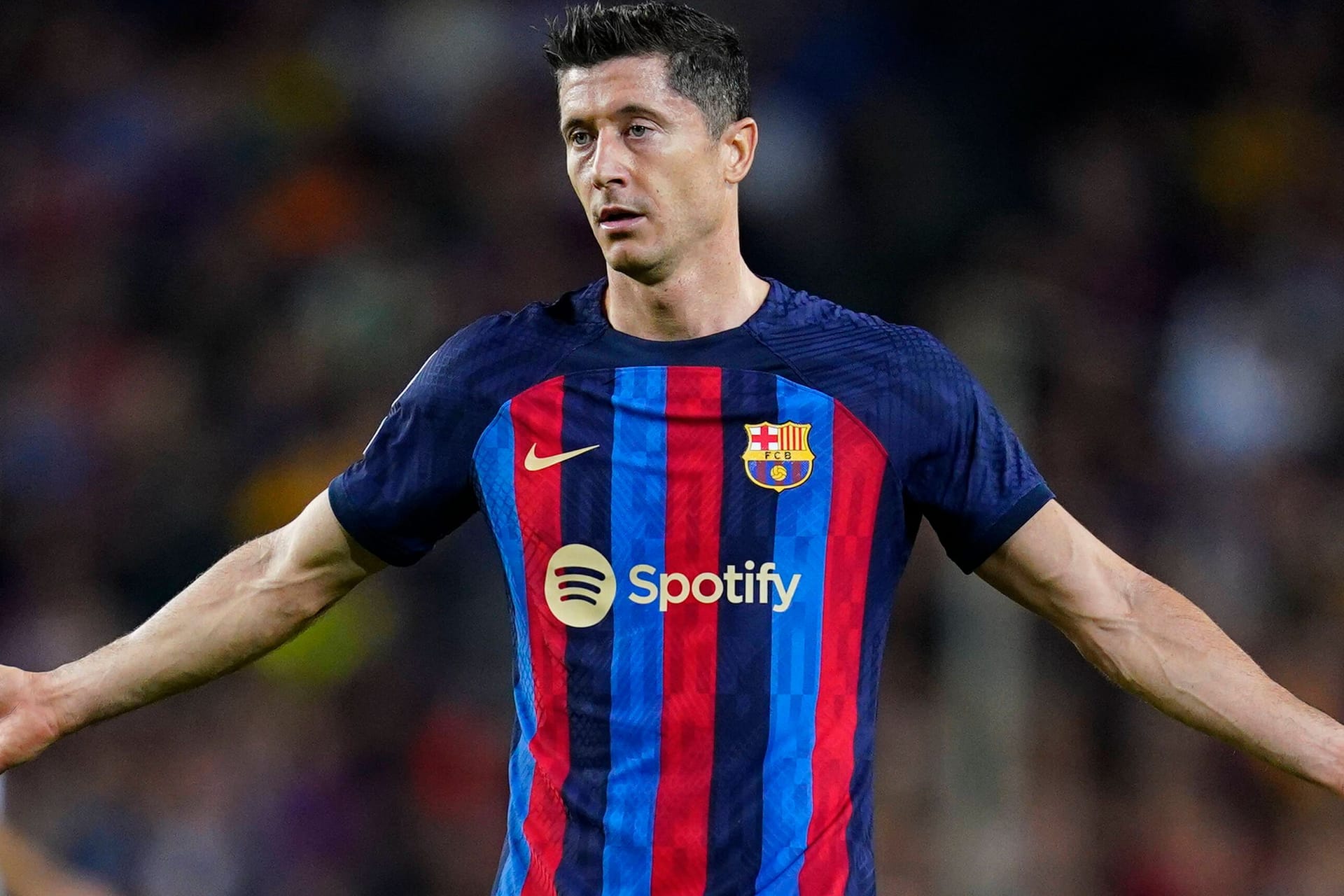 Robert Lewandowski im Trikot des FC Barcelona: Die Katalanen laufen nun in einem besonderen Outfit auf.