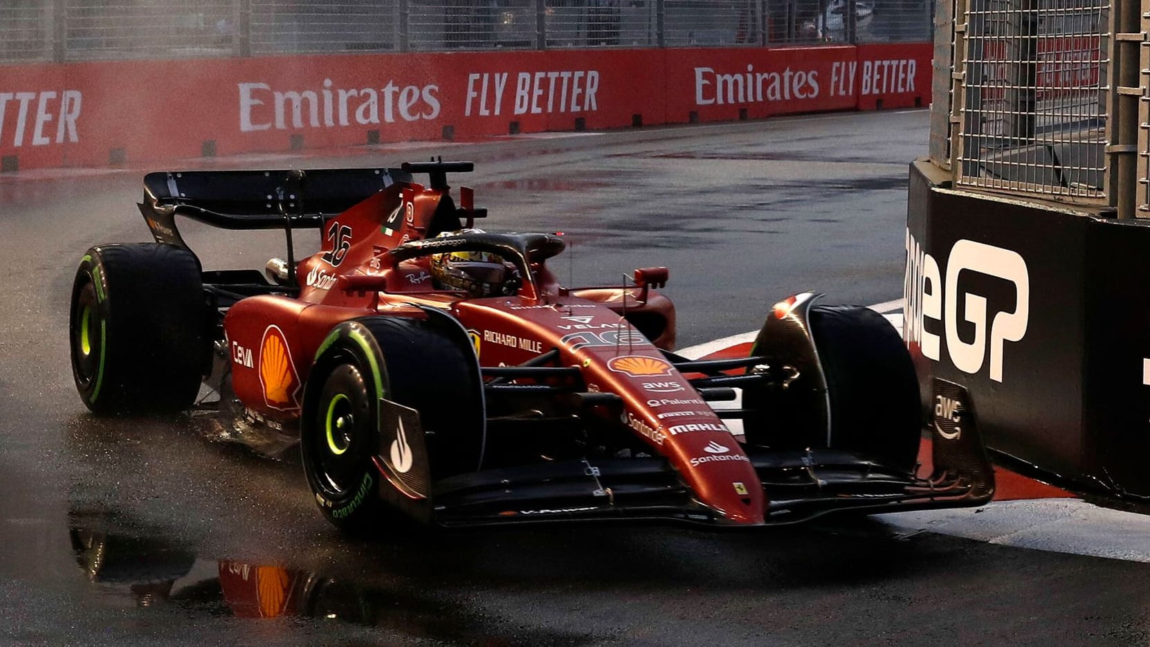 Charles Leclerc auf der Strecke in Singapur.