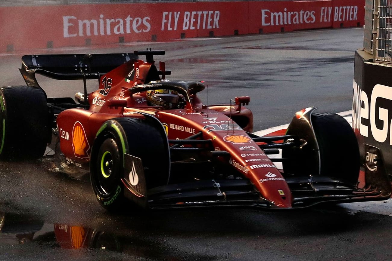 Charles Leclerc auf der Strecke in Singapur.