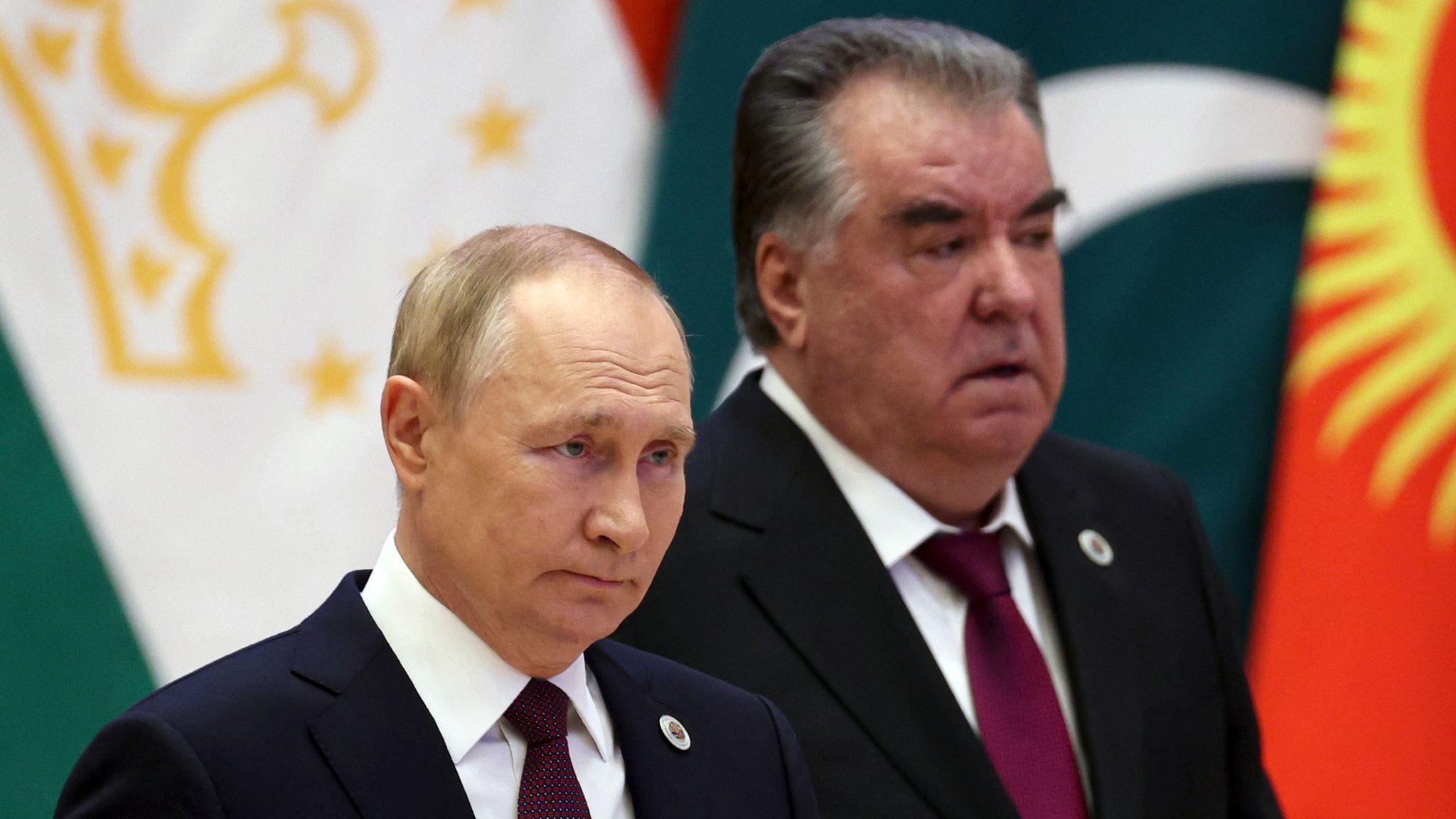 Tajikistan’s president approaches Putin at meetings – Daily Times