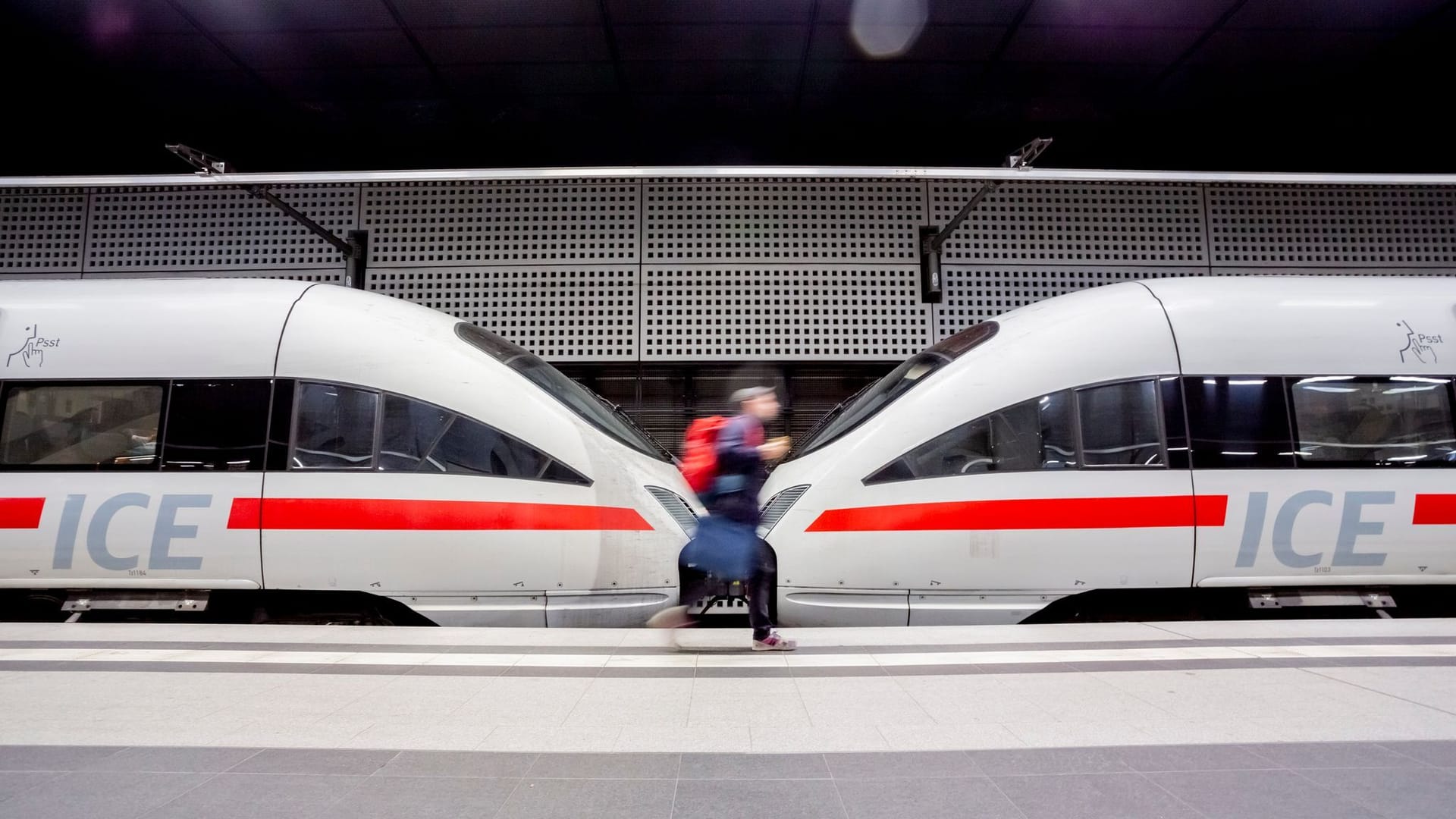 Schwierige Entscheidung: Abhängig davon, welche Faktoren bei einer Reise als besonders wichtig erachtet werden, fällt auch die Wahl auf das Verkehrsmittel.