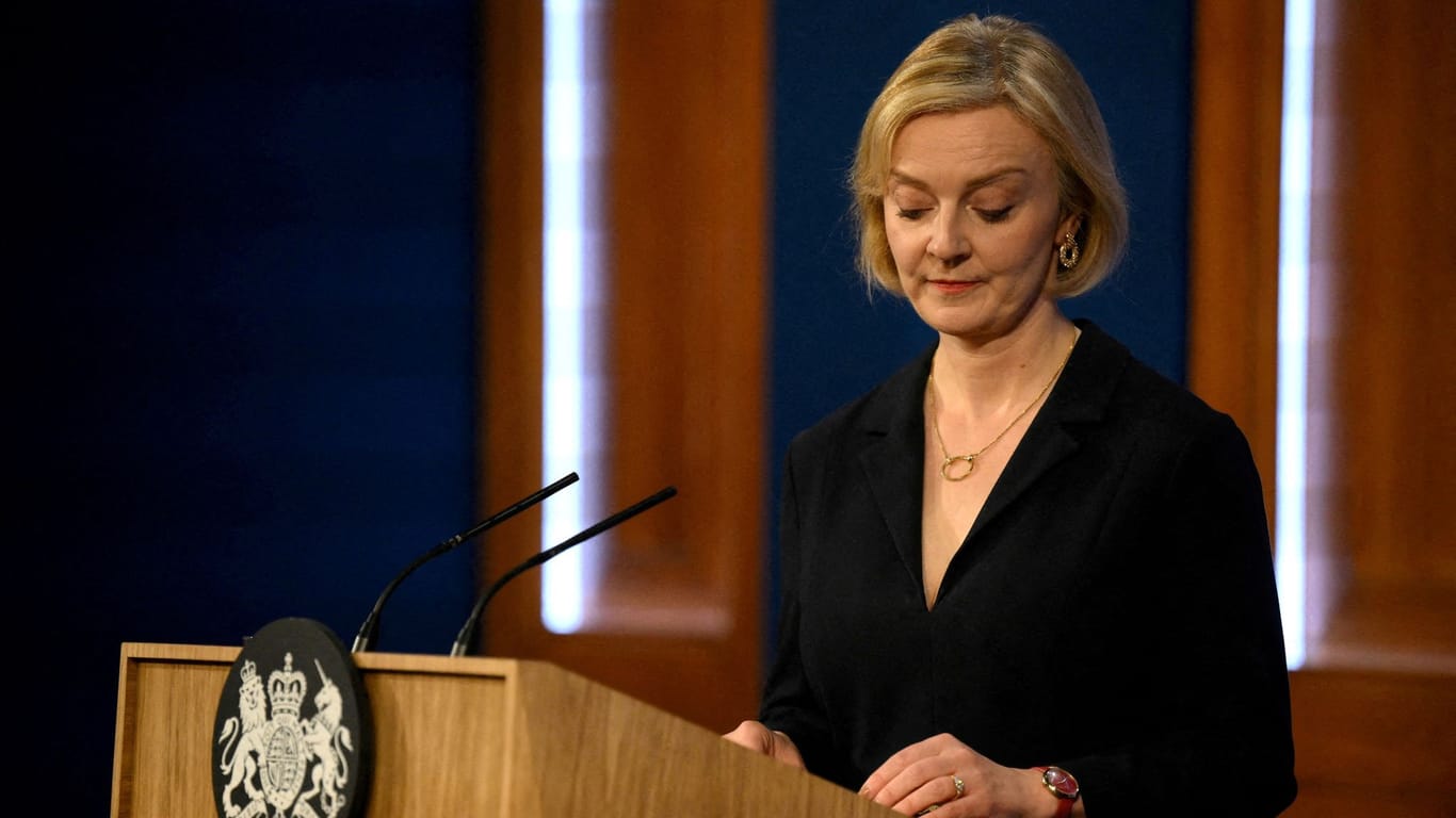 Liz Truss (Archivbild): Trotz der Kehrtwende kämpft die britische Premierministerin um ihren Posten.