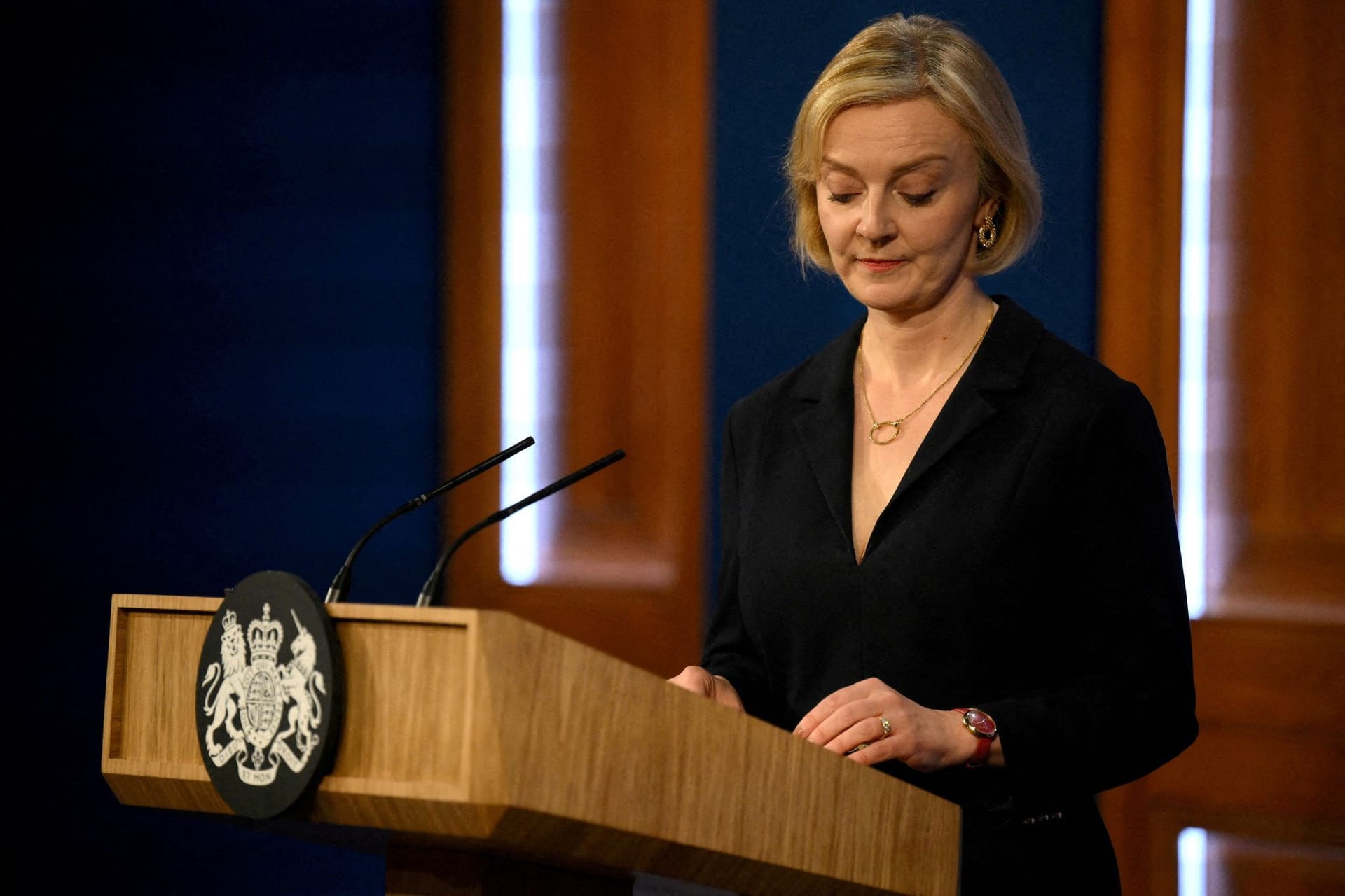 Liz Truss (Archivbild): Trotz der Kehrtwende kämpft die britische Premierministerin um ihren Posten.