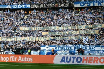 Klare Aussage: Das Banner der Hertha-Fans gegen Investor Windhorst.