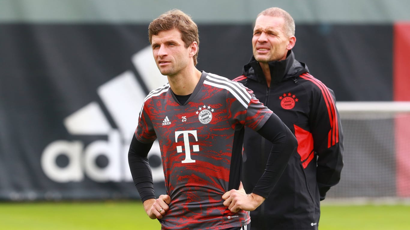 Thomas Müller: Nachdem er in Pilsen angeschlagen ausgewechselt werden musste, stand der Bayern-Profi am Freitag wieder auf dem Trainingsplatz.