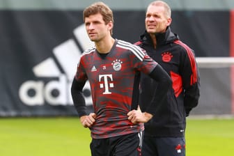 Thomas Müller: Nachdem er in Pilsen angeschlagen ausgewechselt werden musste, stand der Bayern-Profi am Freitag wieder auf dem Trainingsplatz.