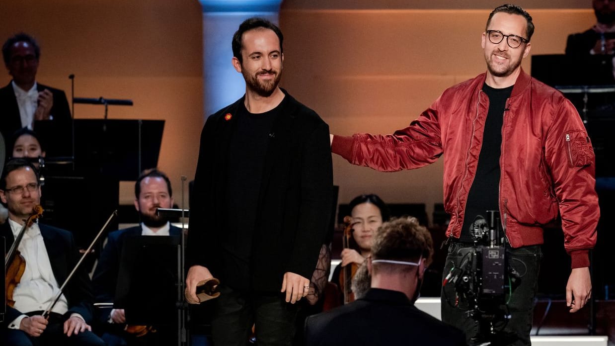 Igor Levit und Danger Dan: Die beiden Künstler stehen bei einer ZDF-Show gemeinsam auf der Bühne.