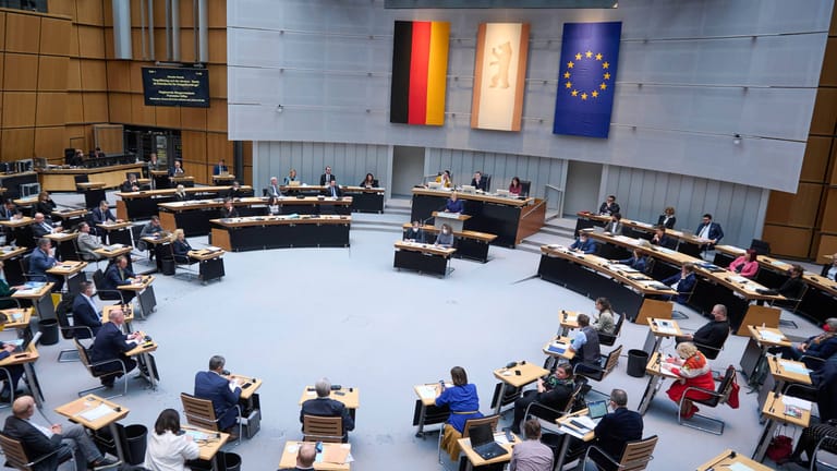 Das Berliner Abgeordnetenhaus (Archivbild): Am Donnerstag werden Konsequenzen aus den Wahlpannen besprochen.