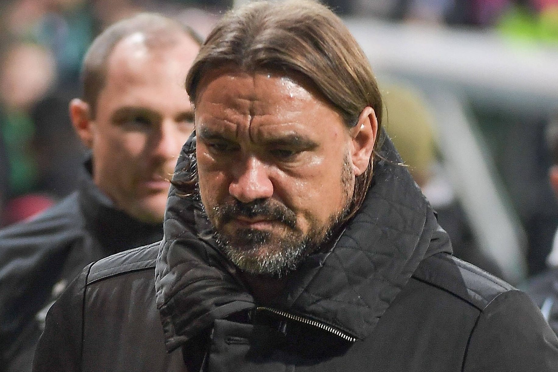 Daniel Farke in der Halbzeit der Partie in Bremen: Der Gladbach-Trainer fällt vorerst aus.