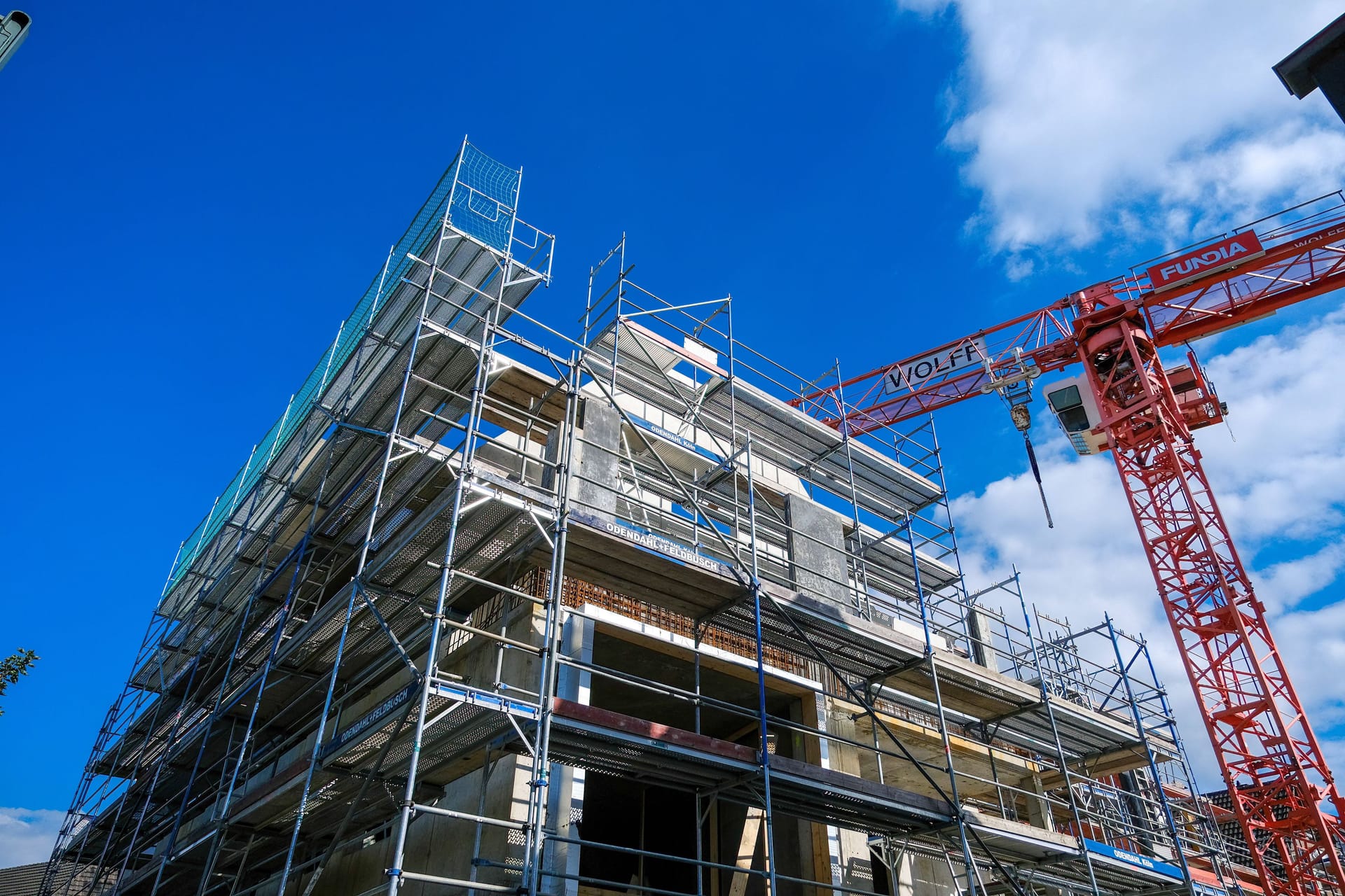Baustelle für Wohnungsbau: Der Bau neuer Wohnungen rechnet sich wegen steigender Material- und Energiekosten oft gar nicht mehr. Baustelle für Wohnungsbau: Der Bau neuer Wohnungen rechnet sich wegen steigender Material- und Energiekosten oft gar nicht mehr.