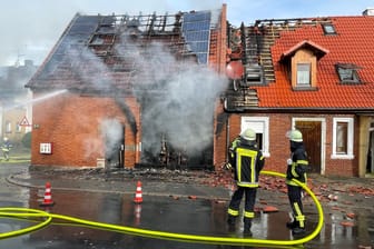 Im Landkreis Fürth brach beim Werkeln an einem Oldtimer in einer Garage ein Feuer aus.