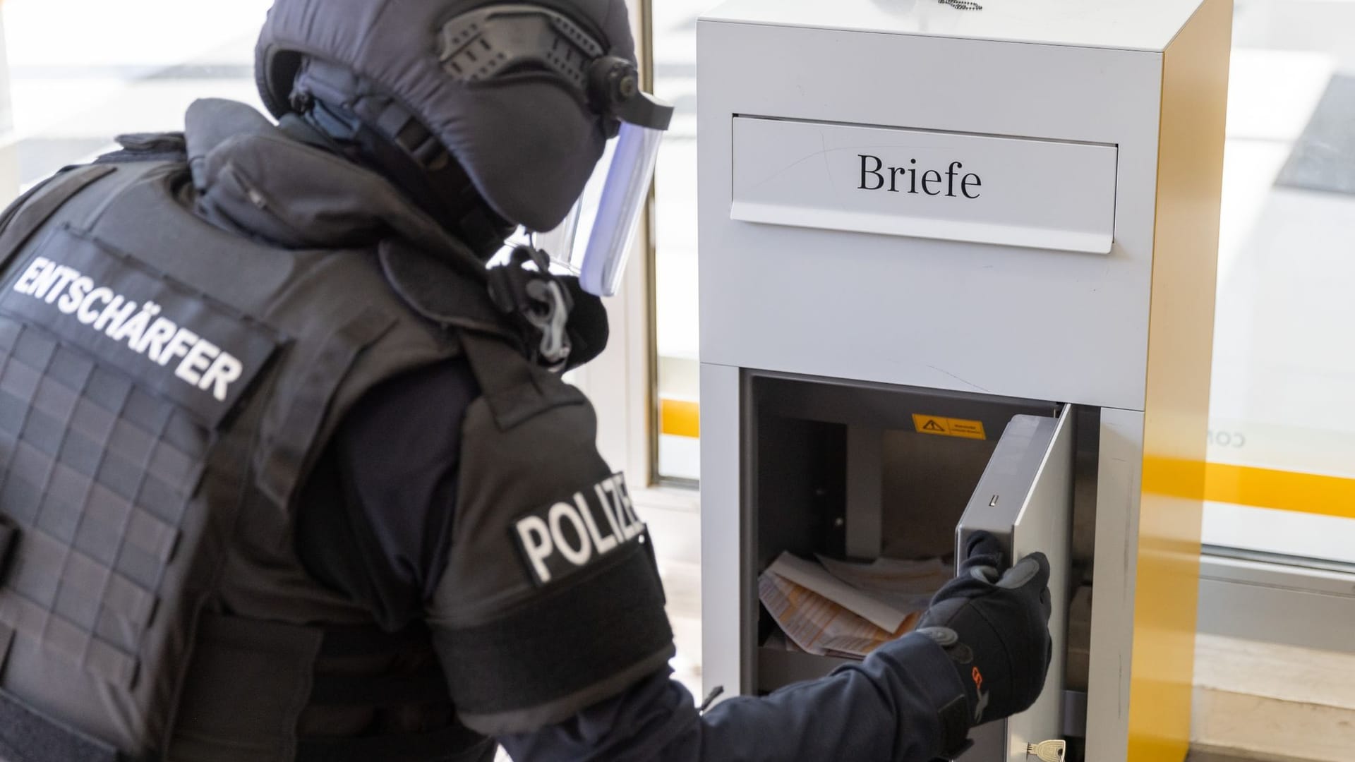 Gefährliche Postsendung in Bankfiliale Gefährliche Postsendung in Bankfiliale