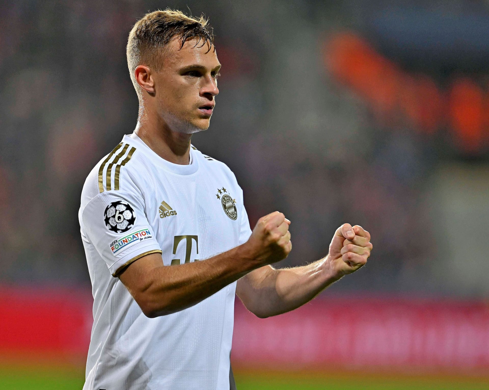 Joshua Kimmich: Nach seinem Joker-Comeback in Dortmund zurück in der Startelf. Agierte konzentriert in der Defensive und kurbelte das Spiel der Bayern immer wieder mit starken Pässen an. Im Vergleich mit Goretzka agierte im insgesamt aber nicht ganz so wirkungsvoll. Note 3