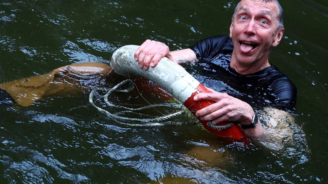 Nobelpreisträger Svante Pääbo im Wasser von Leipzig (Archivfoto): Sein Telefon steht nicht mehr still.