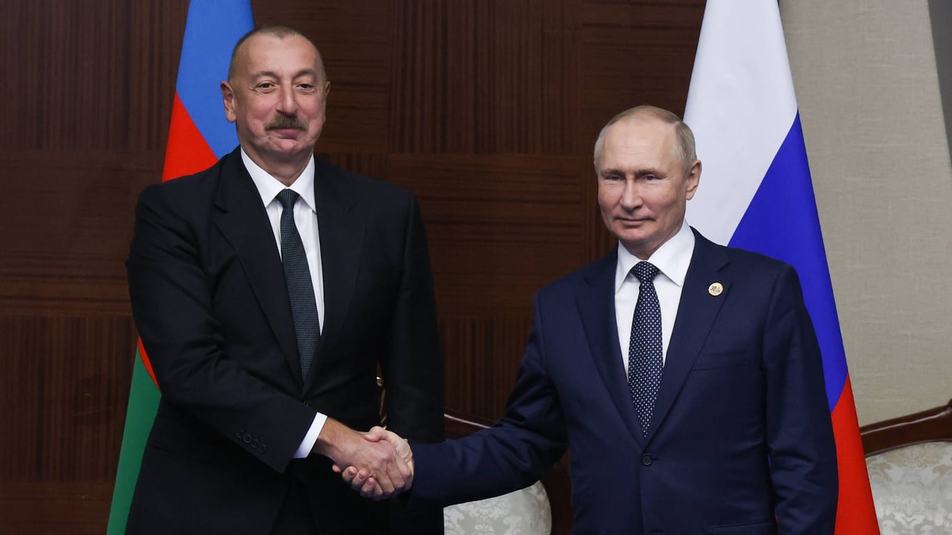 Putin (r.) und Alijew: Die Staatschefs waren vor einigen Wochen in Kasachstan zusammengetroffen.