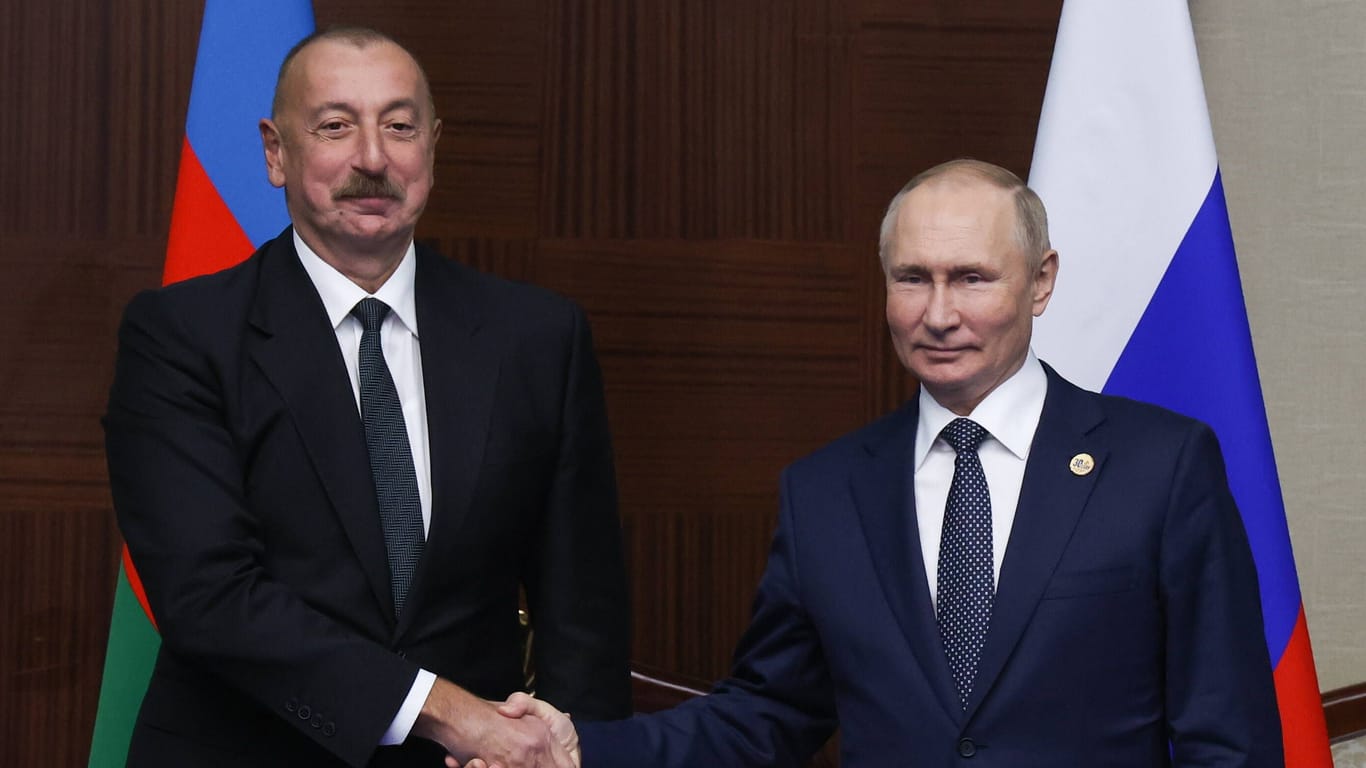 Putin (r.) und Alijew: Die Staatschefs waren vor einigen Wochen in Kasachstan zusammengetroffen.