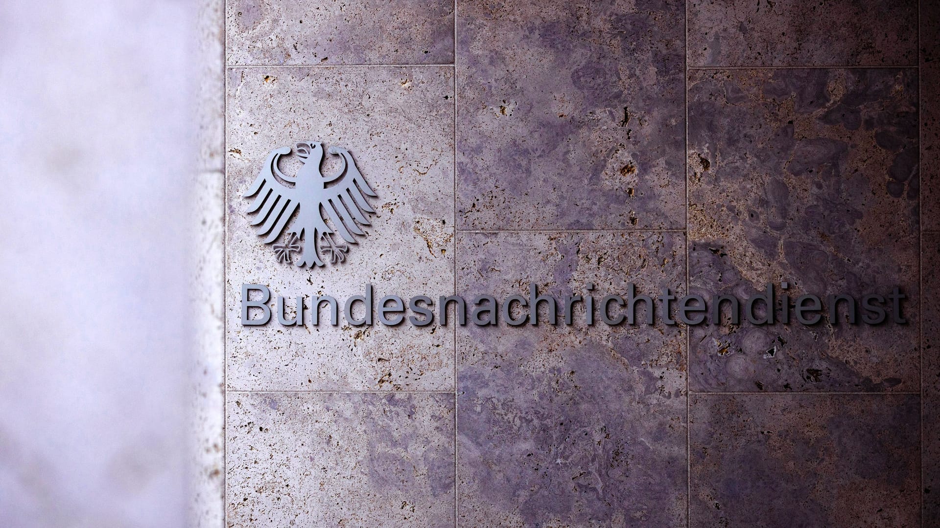 Hauptsitz des Bundesnachrichtendiensts in Berlin: Bei den Verantwortlichen habe es offenbar keinerlei Unrechtsbewusstsein gegeben.