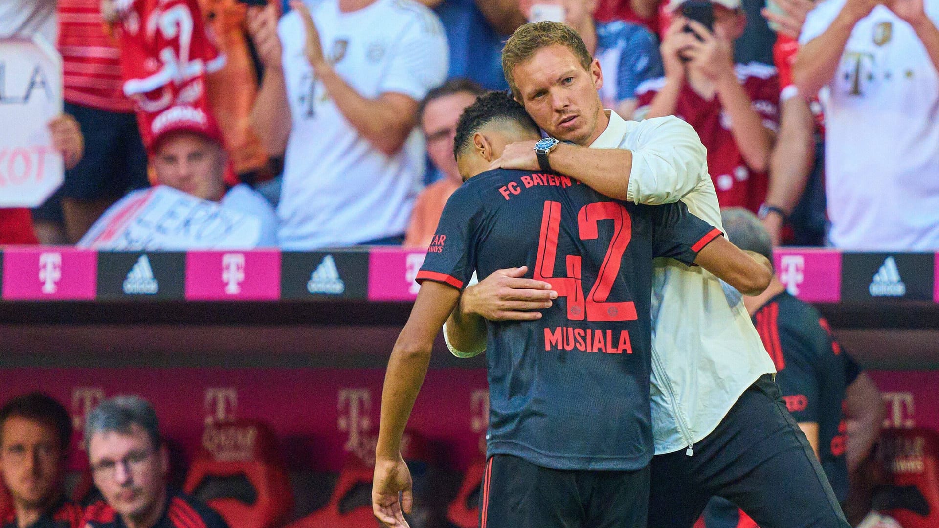 Jamal Musiala und Julian Nagelsmann: Der 19-Jährige hat sich in die Stammelf gespielt.