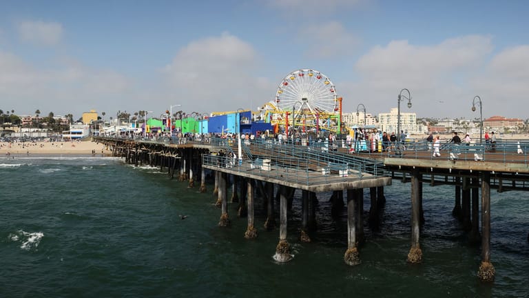 Der Pier von Santa Monica: In dem kalifornischen Ferienort besitzt Sunak eine Penthouse-Wohnung mit Meerblick.