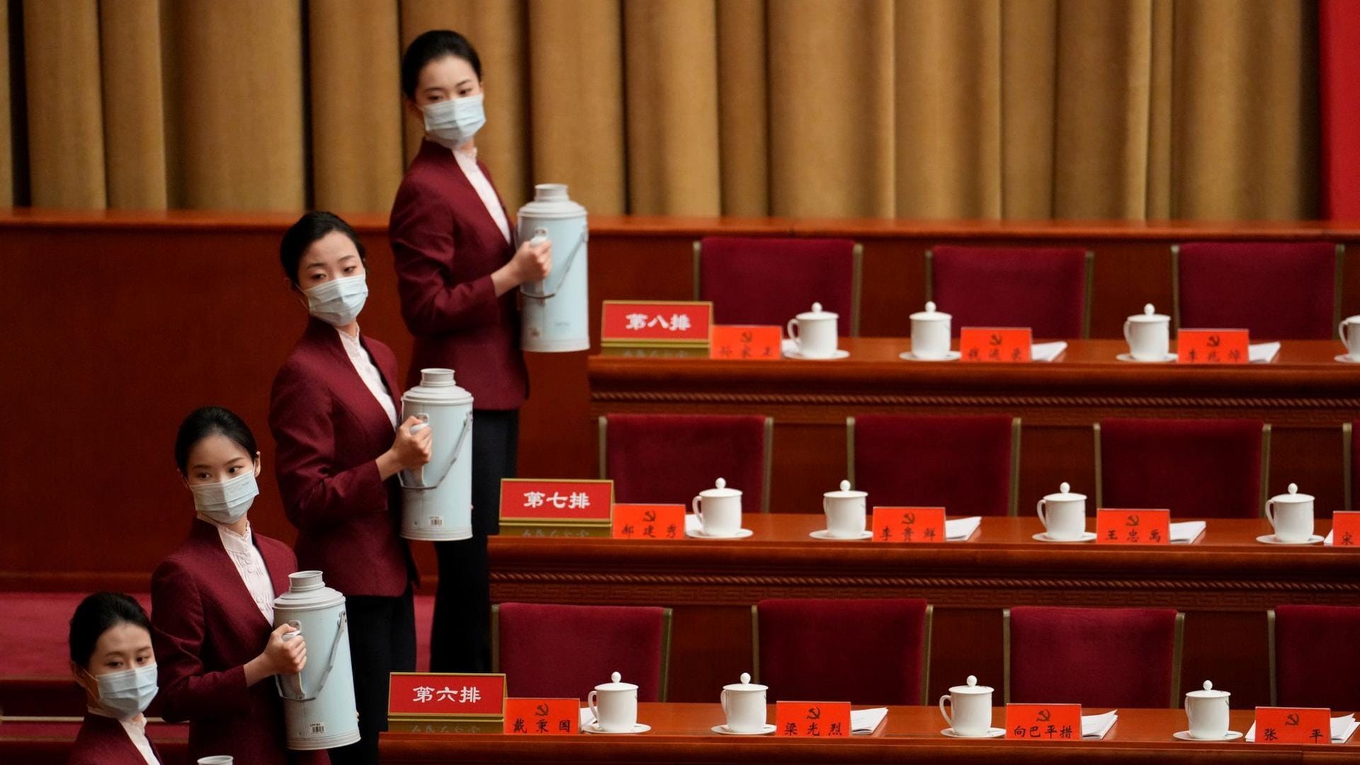 Tee-Zeremonie nach Peking-Art: Alles strikt einstudiert.