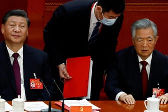 Xi Jinping und Hu Jintao in Peking.