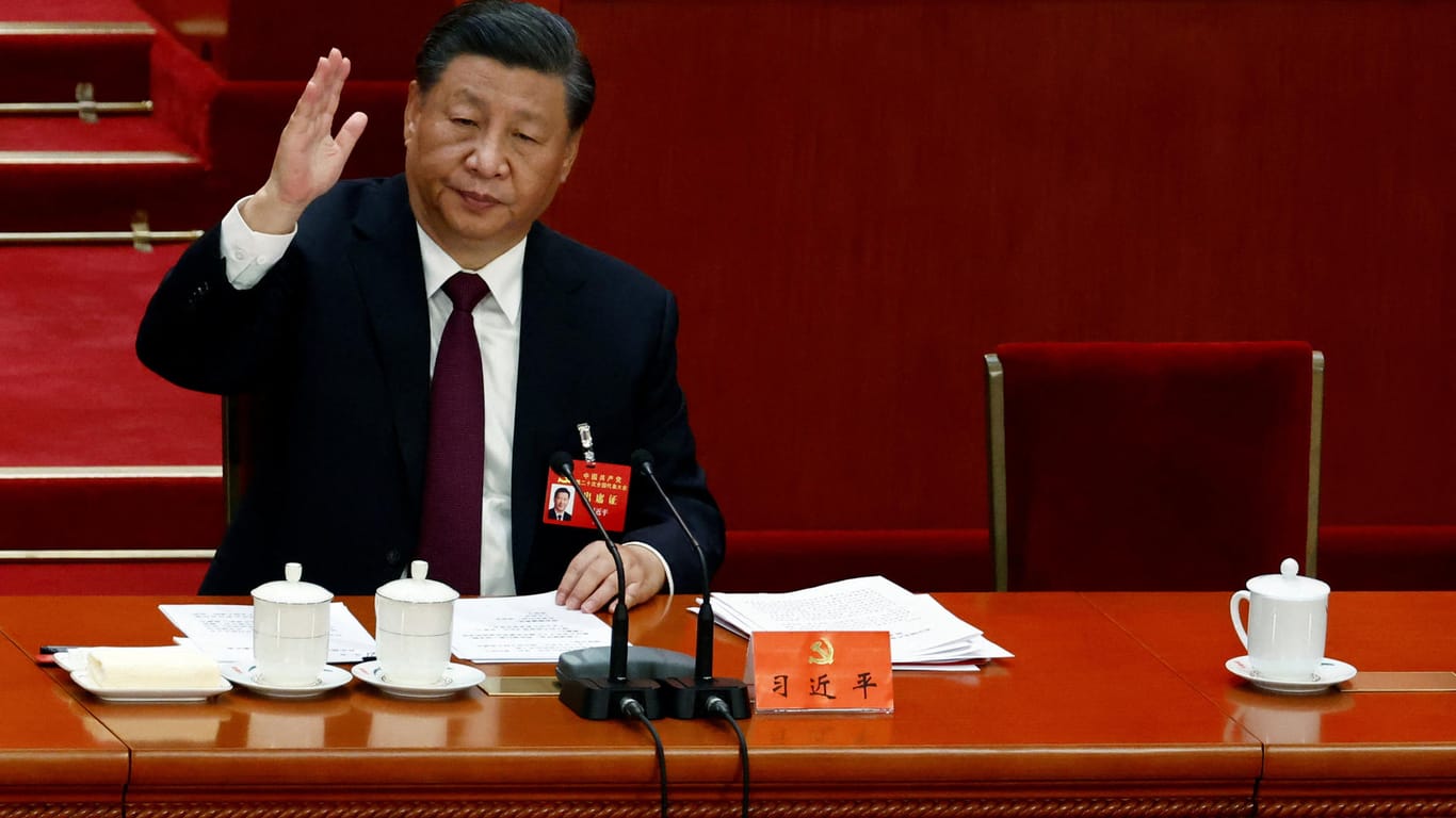 Ein Platz bleibt leer: Xi Jinpings Vorgänger Hu Jintao wurde aus dem Saal geführt. Chinese Communist Party Congress in Beijing