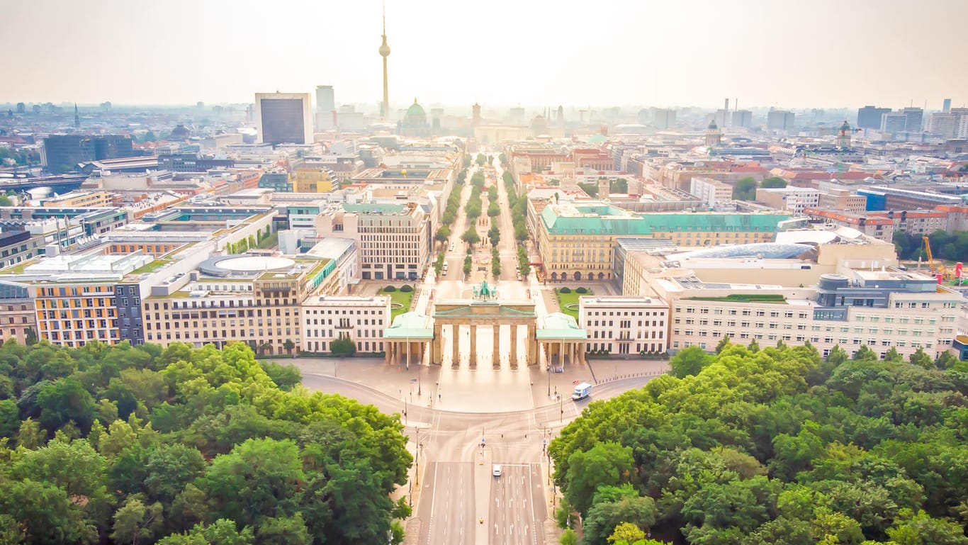 Das Brandenburger Tor aus der Luft (Symbolbild): China versucht immer stärker, Deutschland zu unterwandern.